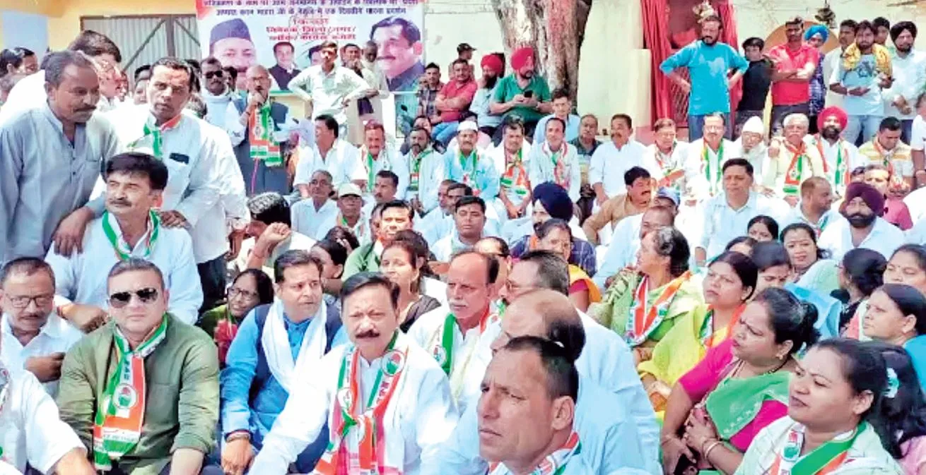 Kichcha News: अतिक्रमण हटाने के खिलाफ तहसील में गरजी कांग्रेस, सरकार की कार्यप्रणाली पर निकाली भड़ास