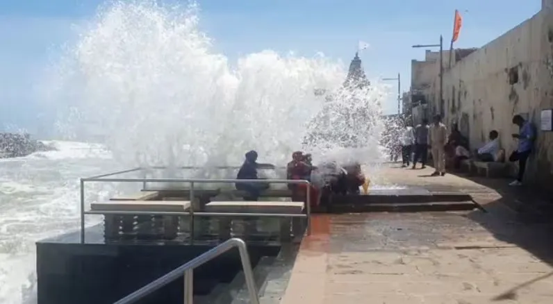 बिपारजॉय : गुजरात के आठ तटीय जिलों में भेजे गए 94,000 से अधिक लोग सुरक्षित स्थानों पर 