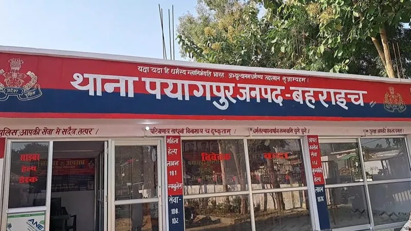 बहराइच: सीएचसी परिसर में दौड़ाई तेज रफ्तार में बाइक, डॉक्टर ने किया मना तो युवक ने कहे अपशब्द