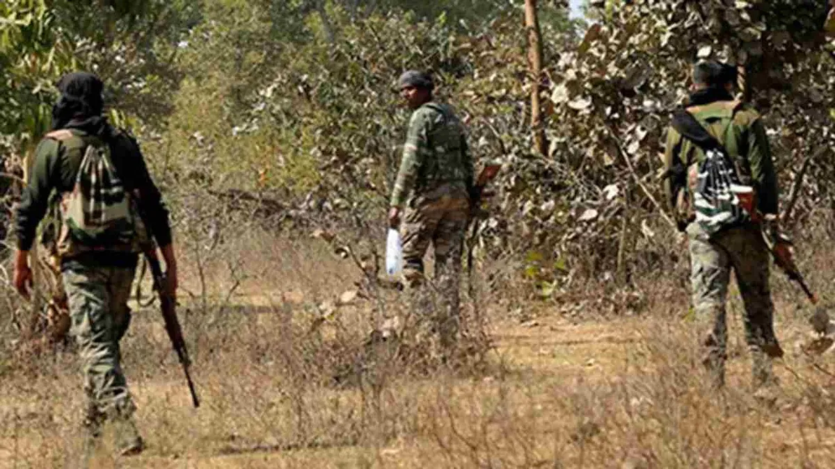 पांच लाख रुपए के इनामी नक्सली का जंगल से शव बरामद 