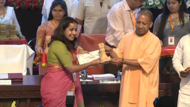 लखनऊ: CM Yogi ने UPSC में चयनित अभ्यर्थियों को किया सम्मानित, कहा- अभ्युदय योजना से मिला लाभ