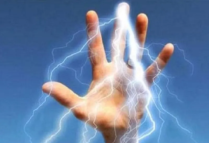 रामपुर : बेटी को बचाने गए पिता की करंट से मौत, मां भी झुलसी