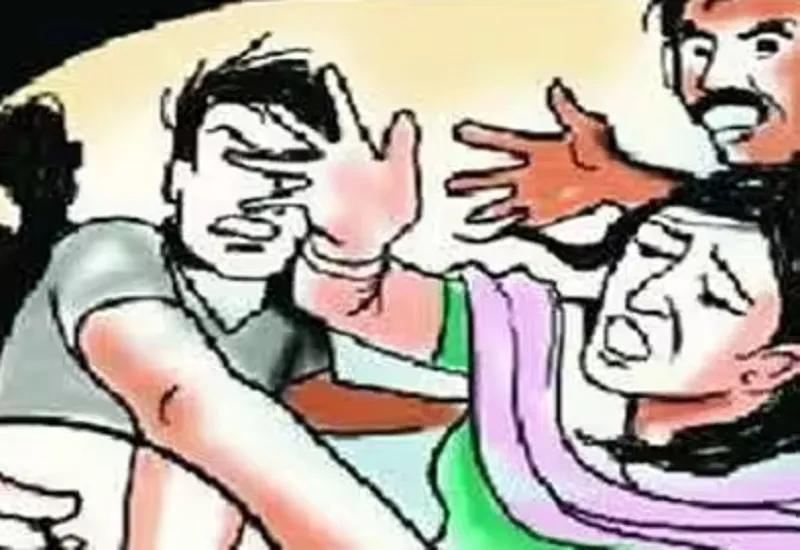 रामपुर : मामूली बात पर दबंगों ने मां-बेटी को पटक-पटक कर पीटा, दो पर रिपोर्ट