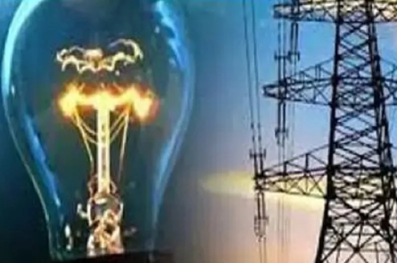 रामपुर : एक्सईएन साहब! 30 घंटे से गुल है अजीतपुर क्षेत्र की बिजली...गर्मी में हाल बेहाल