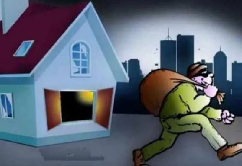 रामपुर : ग्रामीण के घर में पांच लाख की डकैती, युवक को मारी गोली