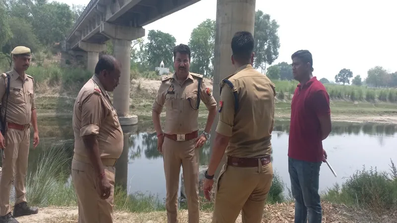 रायबरेली: गोली मारकर युवक का अर्धनग्न शव नदी में फेंका, आशनाई में हत्या किए जाने का आरोप, जानें पूरा मामला