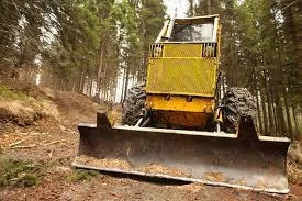 हल्द्वानी: वन भूमि पर चला बुलडोजर, वन विभाग ने ठोके अपने पिलर