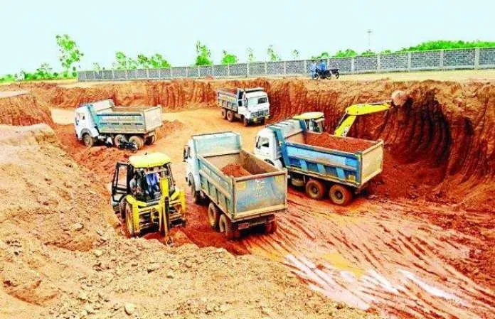 काशीपुर: अवैध खनन में लिप्त दो ट्रैक्टर और एक ट्रक सीज