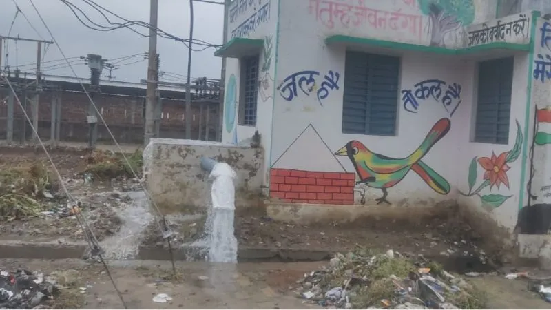 Etawah News: 38 लाख हुए खर्च, ऊंचाई वाले मोहल्लों में नहीं पहुंची पेयजल आपूर्ति, लोगों को पानी का इंतजार