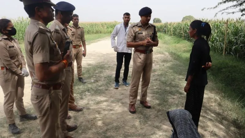 Farrukhabad: युवती की हत्या कर शव खेत में फेंका, एक दिन पहले दवा लेने निकली थी, प्रेम-प्रसंग की बात आ रही सामने