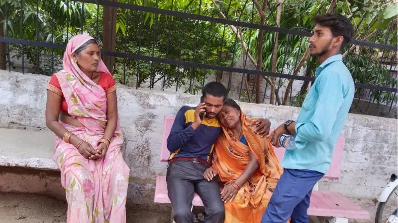 Fatehpur News : कूलर दुरुस्त करते किसान की करंट लगने से मौत, परिजनों में मची चीख-पुकार