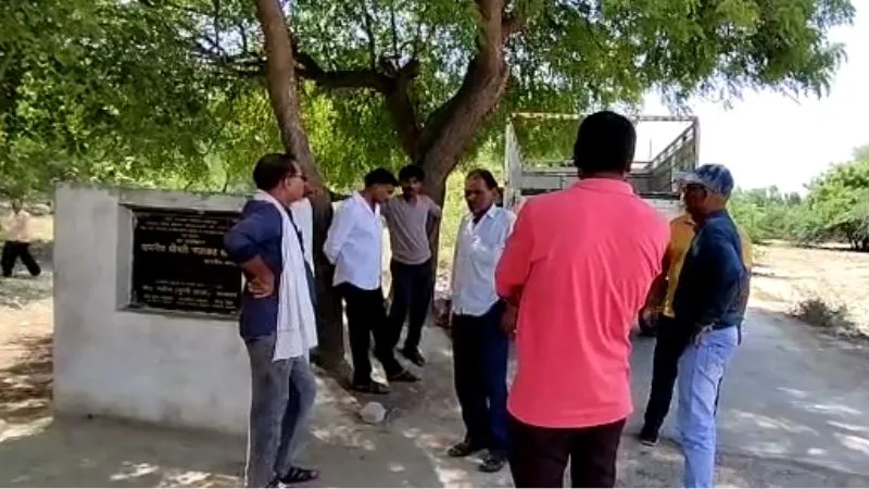 Fatehpur: फांसी के फंदे पर झूले प्रेमी युगल, रिश्ते में लगते थे भाई-बहन, पुलिस ने मोबाइल को कब्जे में लिया