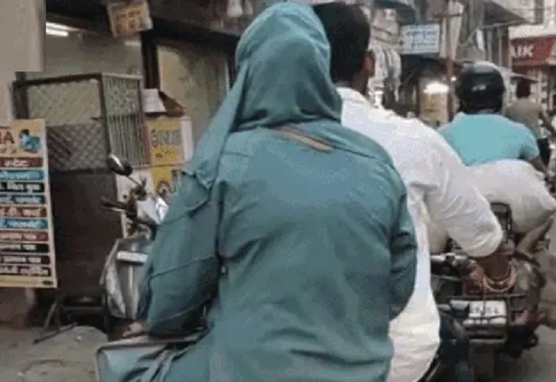 मुरादाबाद : मुस्लिम युवती को हिंदू युवक के साथ देख की बदसलूकी, पीछा कर रोकी बाइक