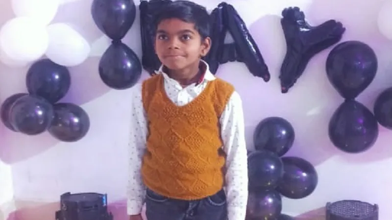 संभल: पिकअप की टक्कर से टेंपो सवार बालक की मौत, 12 श्रद्धालु घायल
