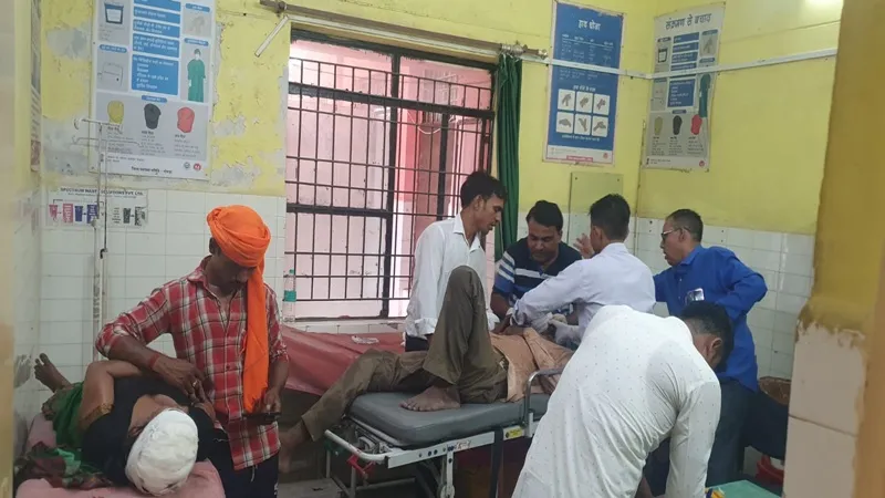 गोंडा: पिकअप ने ई-रिक्शा को मारी टक्कर, आधा दर्जन जख्मी