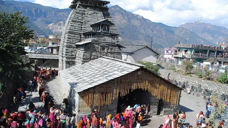 चमोली: एक तरफ को झुक रहा गोपीनाथ मंदिर, पुरातत्व विभाग से मंदिर के संरक्षण की मांग