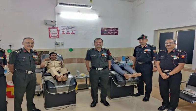 लखनऊ: विश्व रक्तदाता दिवस पर Lucknow NCC Group मुख्यालय के एनसीसी कैडेटों ने किया रक्तदान