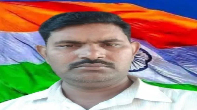 राहगीरों को हो रही दुस्वारियों को दूर कराने को संघर्ष कर रहे मोर्चा के कार्यकर्ता - सुनील कुमार