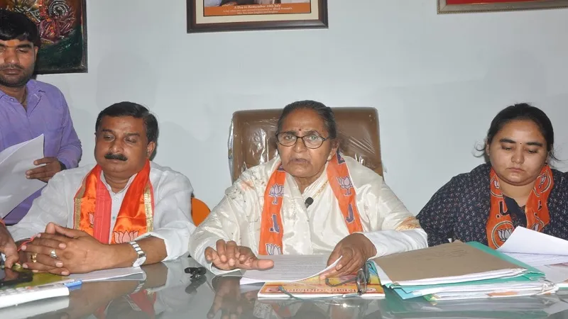 संभल: भाजपा सरकार के नौ वर्ष पूर्ण होने पर गुलाब देवी ने विपक्ष को लिया आड़े हाथ, बोलीं- विपक्ष का महागठबंधन मेढक जैसा