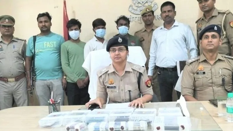 किराए पर एटीएम लेकर मशीन में करते छेड़छाड़, ट्रांजेक्शन फेल दिखाने पर बैंक में कॉल कर पैसे खाते में मंगाते, पुलिस के सामने ठगों ने कबूला