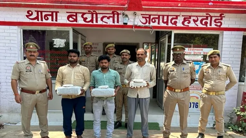 हरदोई की बघौली पुलिस को मिला बड़ी सफलता: तीन नशा तस्करों को किया गिरफ्तार, नौ किलो गांजा बरामद