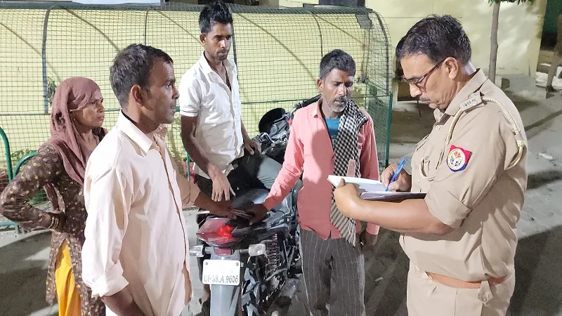संभल: ट्रक की टक्कर से ई-रिक्शा सवार की मौत, 10 घायल