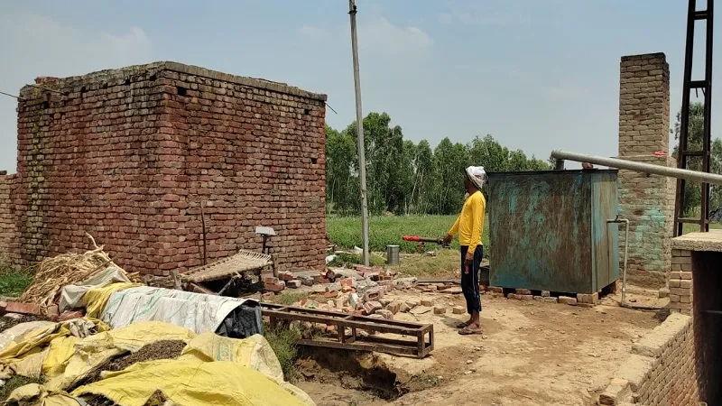 संभल: मैंथा फैक्ट्री में पानी की टंकी फटने से मलबे में दबकर किसान की मौत