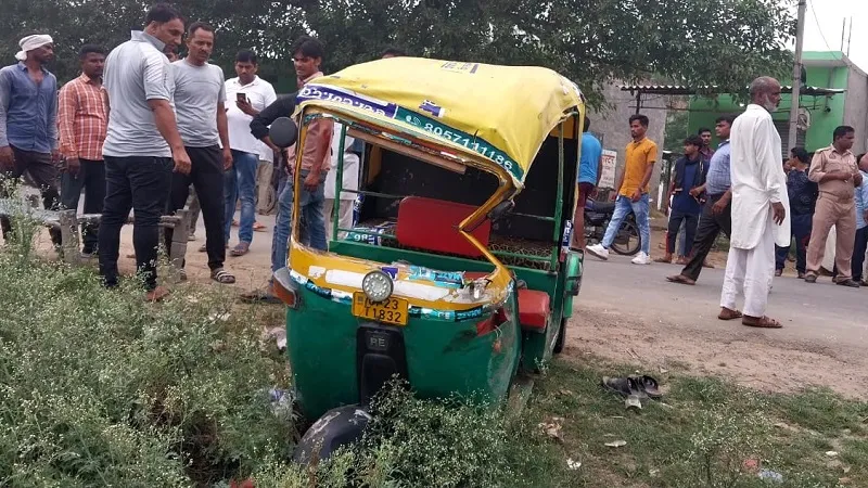 संभल: ऑटो पलटने से वृद्ध की मौत, तीन घायल, गांव टांडा कोठी चौराहे पर हुआ हादसा 