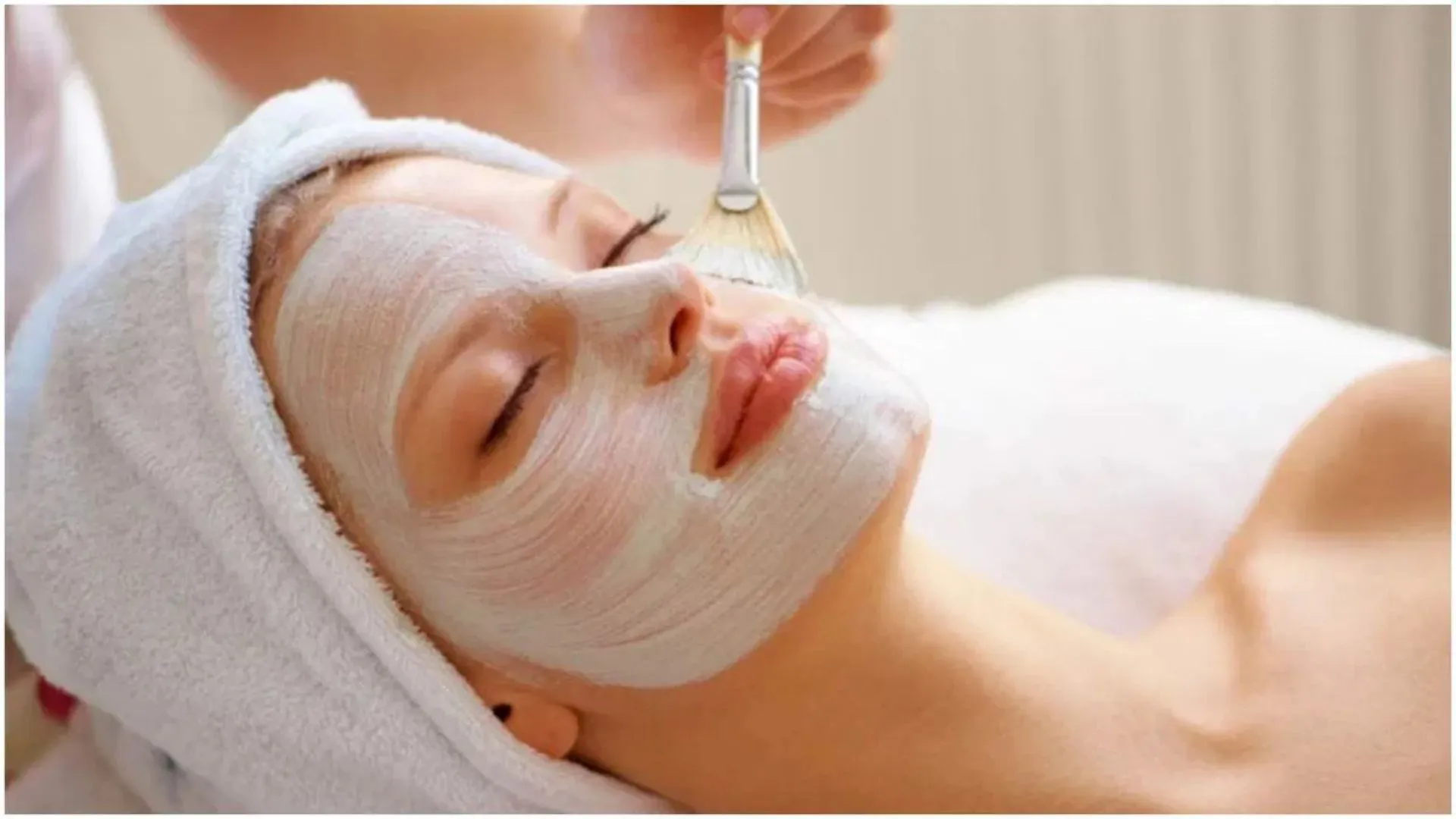 Skin Care Tips: चेहरे के लिए वरदान माना जाता है चावल का आटा, इस तरह घर पर बनाएं फेस पैक