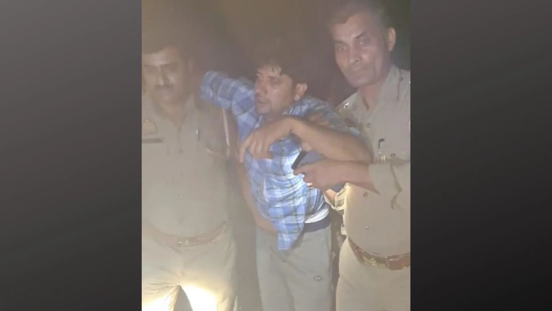 रामपुर: फरार चल रहा बदमाश पुलिस मुठभेड़ में गिरफ्तार, पैर में लगी गोली