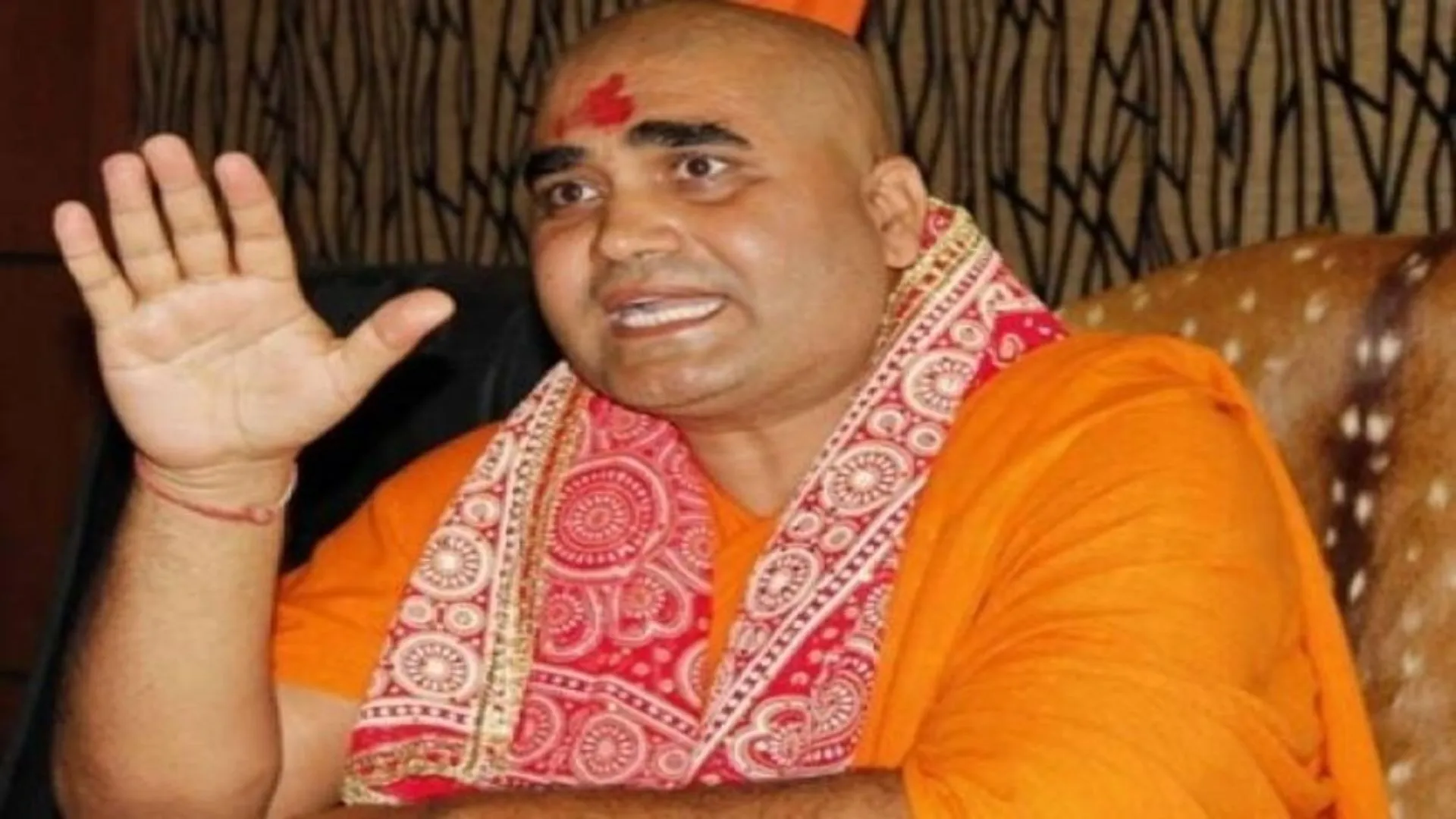 मथुरा: जम्मू कश्मीर में चल पड़ा है विकास का पहिया- शंकराचार्य 