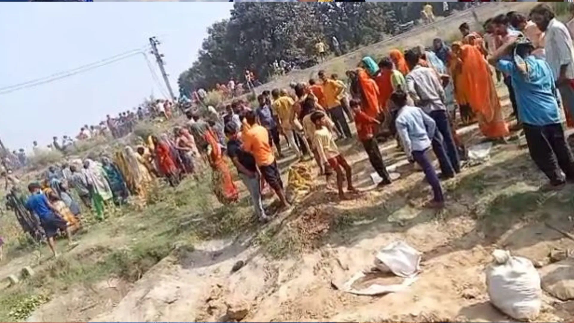 बरेली: मिट्टी की ढांग गिरने से एक महिला की मौत, 3 महिलाओं की हालत गंभीर 