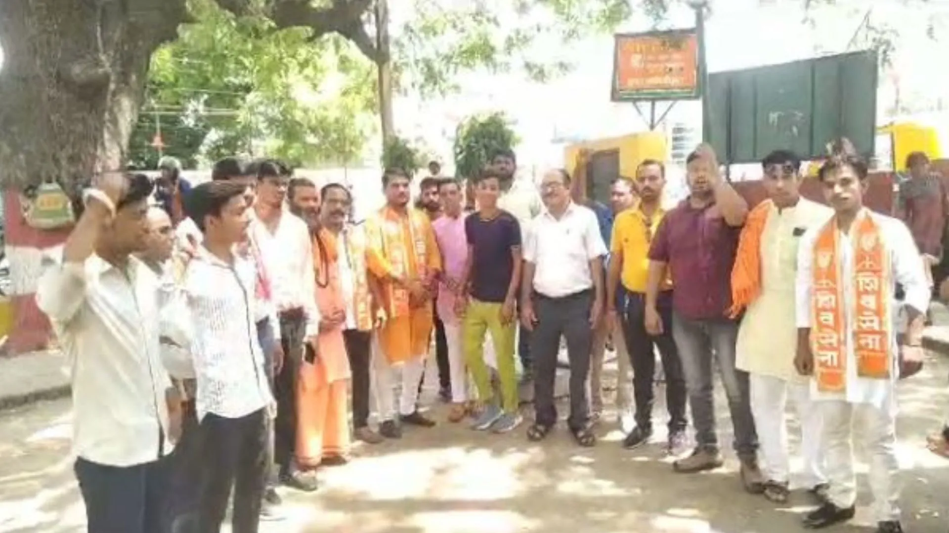 बरेली: आदिपुरुष को लेकर शिवसेना में रोष, फिल्म को प्रतिबंधित और निर्माता-निर्देशक के खिलाफ कठोर कार्यवाही की मांग