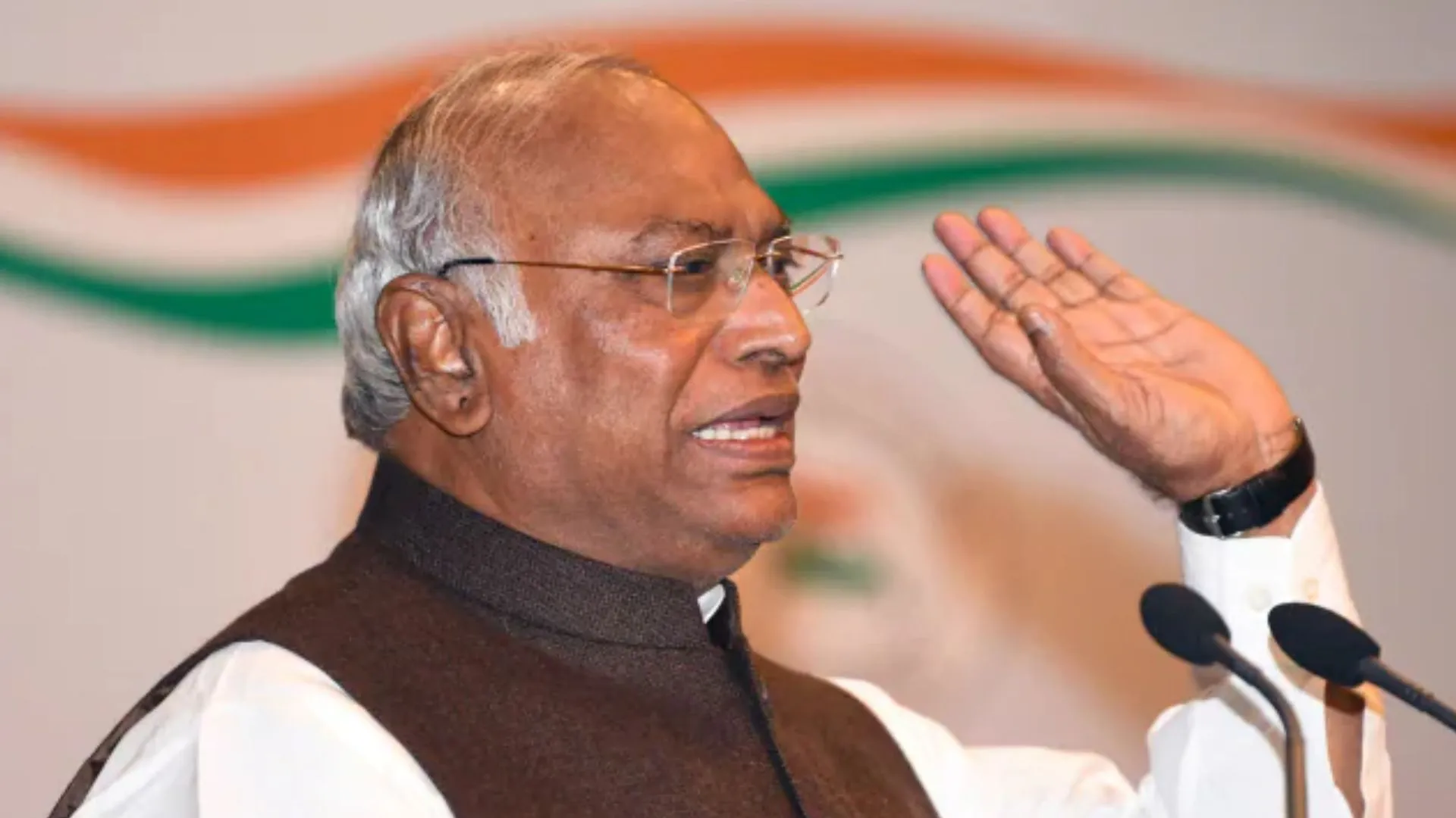 केंद्र के अध्यादेश पर खड़गे का बड़ा बयान, कहा- मानसून सत्र से पहले फैसला होगा