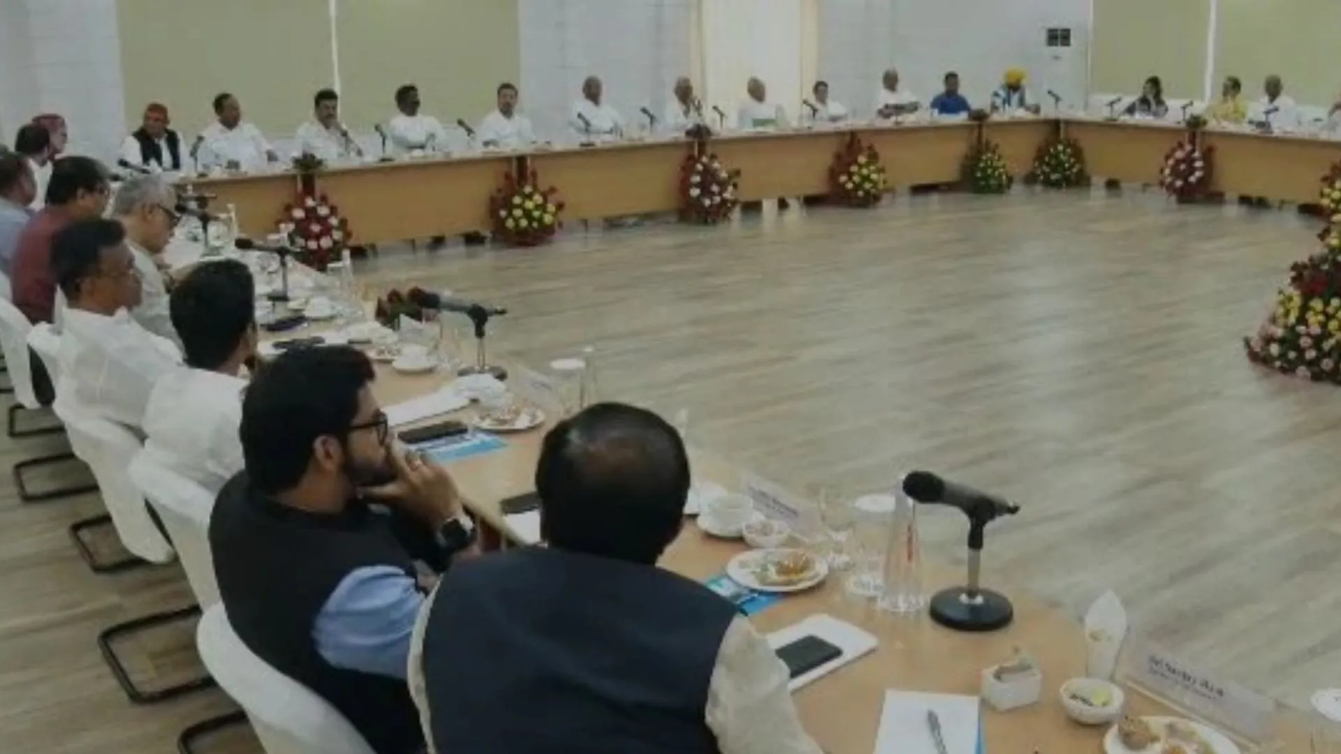 Opposition Meeting In Patna: पटना में चल रही विपक्षी दलों की मीटिंग हुई खत्म, लगभग ढाई घंटे चली बैठक