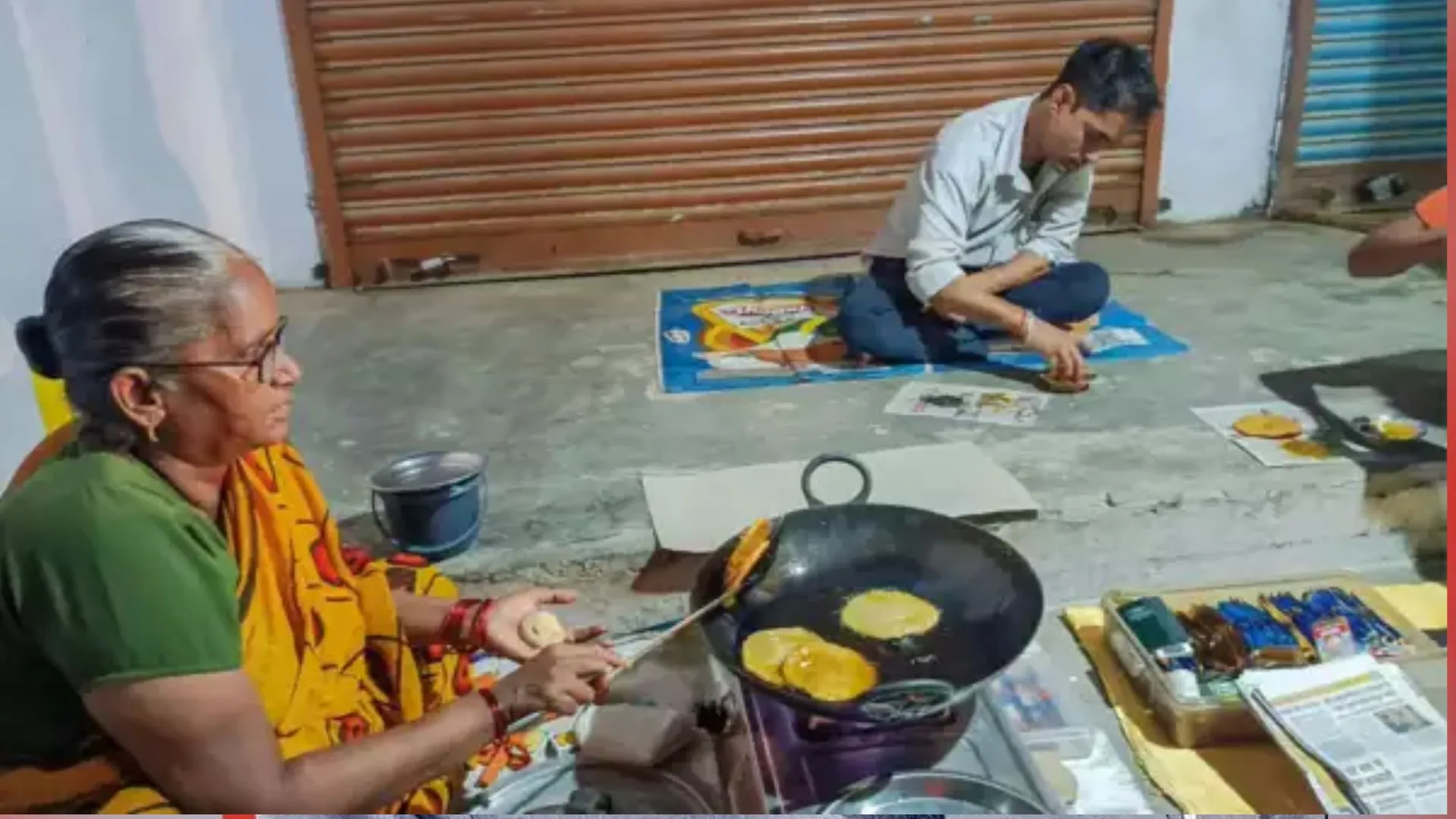 पति की मौत के बाद मुश्किलों से जूझते हुए अंजू 'कचौड़ी वाली अम्मा' के नाम से हुईं मशहूर 
