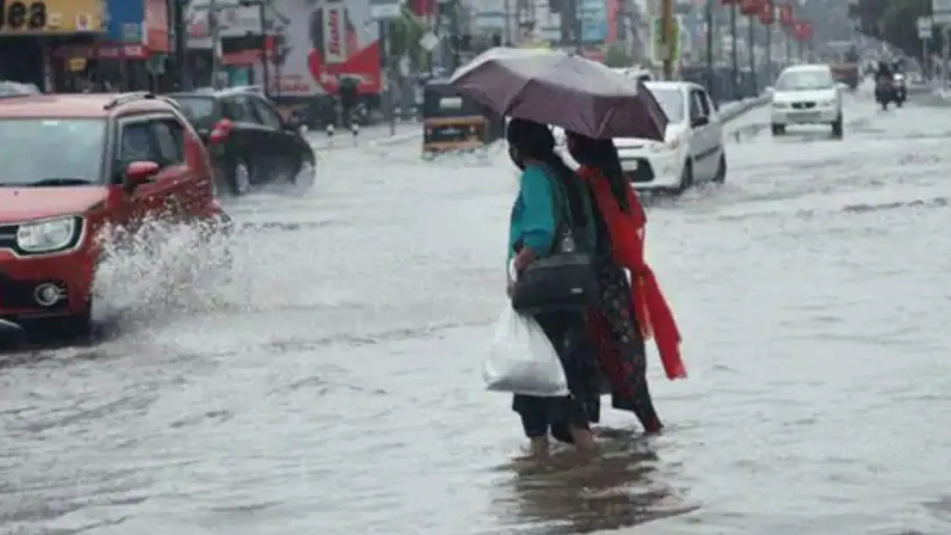 मुंबई में भारी बारिश, शिंदे ने बाढ़ रोकने की प्रणाली के काम करने का किया दावा, विपक्ष ने साधा निशाना