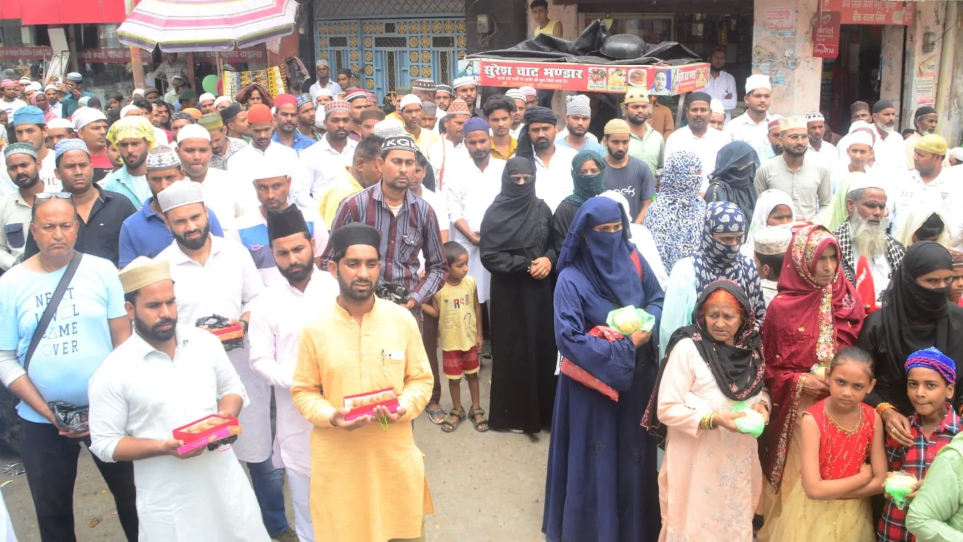 पीलीभीत: हम फिदा बस आप पर हैं हजरत-ए-शाहजी मियां...दुआ को उठे हजारों हाथ