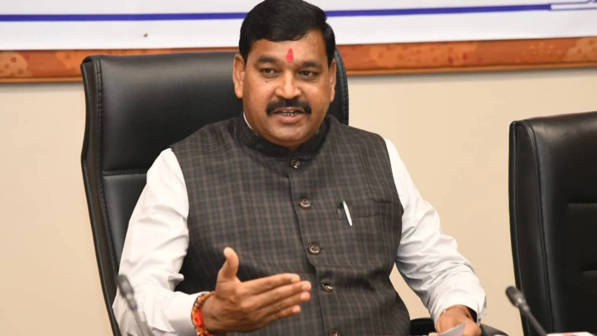 गुजरात : आईएएस अधिकारी ने बताई शिक्षा व्यवस्था में खामियां, मंत्री ने मांगी रिपोर्ट 