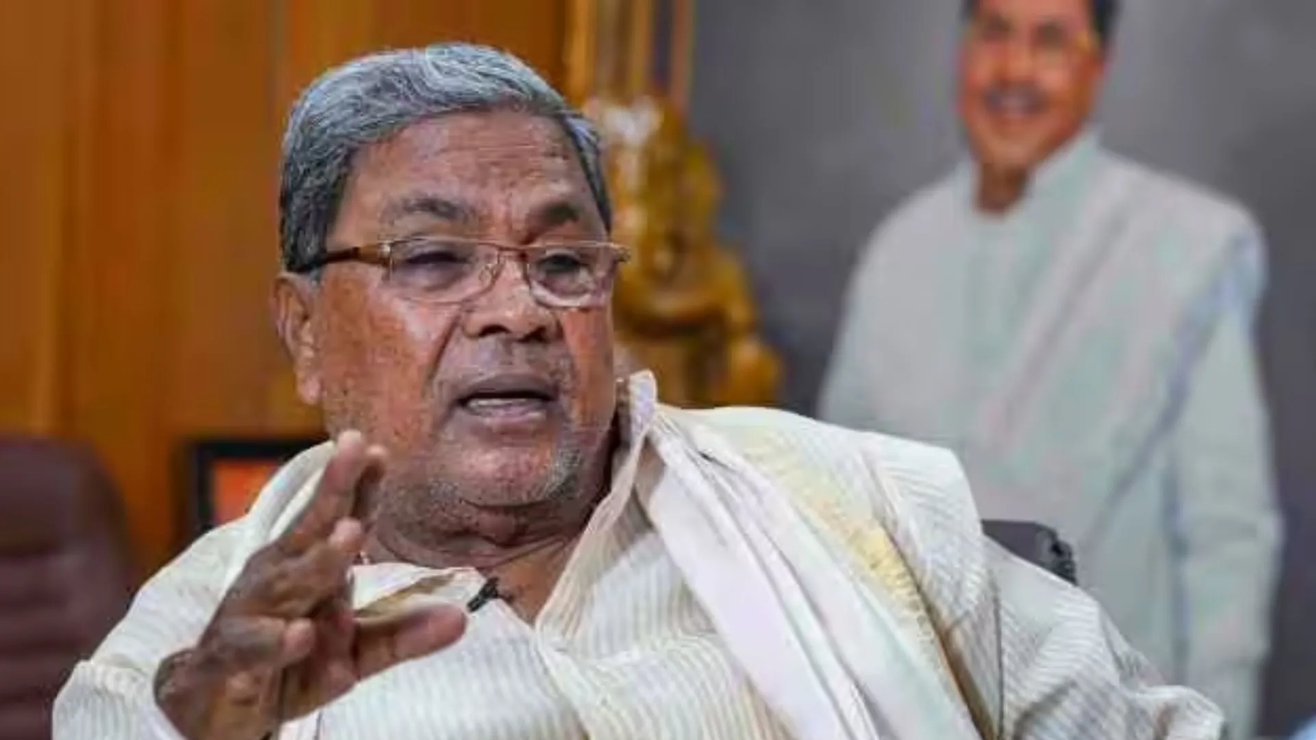 तेजाब हमले की पीड़िता की CM सिद्धारमैया ने सुनी आपबीती, मुख्यमंत्री सचिवालय में नौकरी देने का दिया निर्देश 