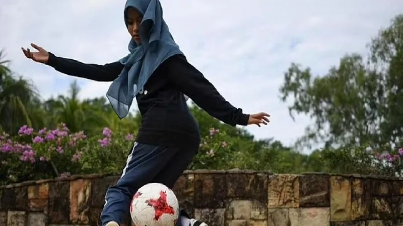 मैचों में हिजाब पर प्रतिबंध लगा सकता है फुटबॉल महासंघ, फ्रांस की शीर्ष अदालत का फैसला