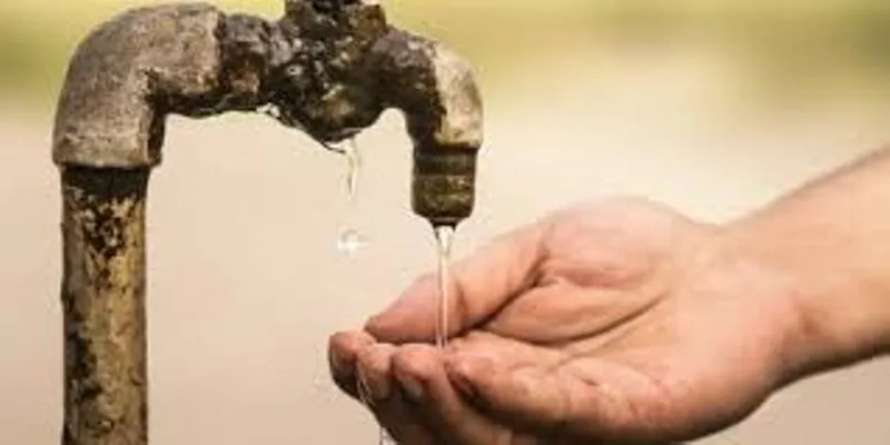  नैनीताल में जोड़ते ही फिर टूटी पेयजल लाइन, लोगों में गुस्सा