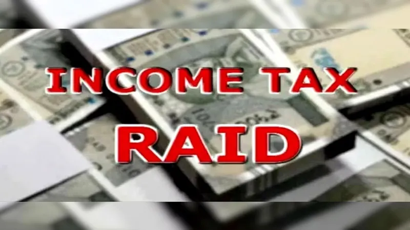 लखनऊ: IT की छापेमारी में सर्राफा कारोबारियों के यहां मिले बिना खरीद-बिक्री दस्तावेज के कई हीरे
