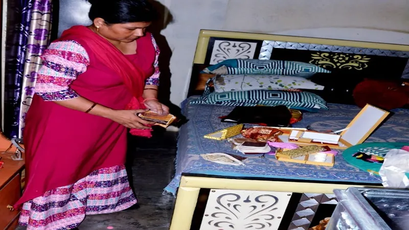 कानपुर: कमरे का दरवाजा तोड़ वृद्धा के घर से 16 लाख की चोरी