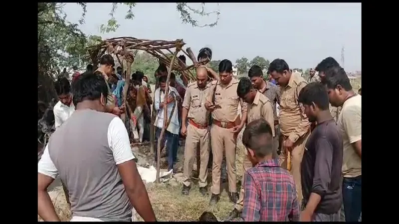 उन्नाव: पत्नी की फावड़ा से वार कर की हत्या, शव फेंक हुआ फरार, परिजनों ने पति पर लगाया यह गंभीर आरोप