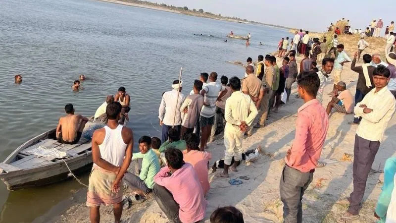 Kannauj News : कथा समापन करने के बाद गंगा में करने आई थी सामग्री विसर्जित, दो बच्चियां गंगा में डूबी
