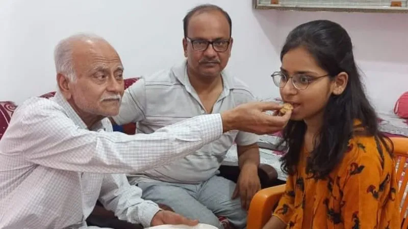 NEET UG Result 2023 : Kannauj में दो बेटियों समेत चार का नीट में चयन, डॉक्टर बनकर जरूरतमंद की करेंगे सेवा