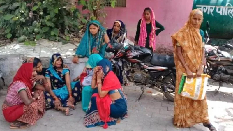 Kanpur Dehat News : पेड़ से फंदा लगाकर दी जान, दुर्घटना में दिव्यांग होने से परेशान रहता था मृतक