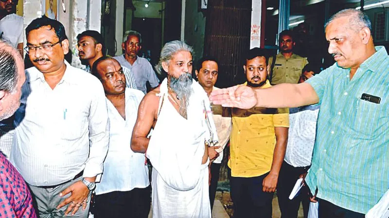 Kanpur: मैं अमिताभ वाजपेयी हूं, दिमाग सही कर दूंगा…नगर निगम के अफसरों की गैरमौजूदगी से भड़का विधायक का गुस्सा