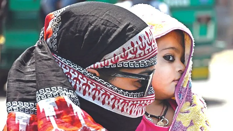 Kanpur Weather: तेज धूप से लोग परेशान, मौसम वैज्ञानिकों ने जताई आशंका, तीन दिन मौसम में रहेगा उतार-चढ़ाव
